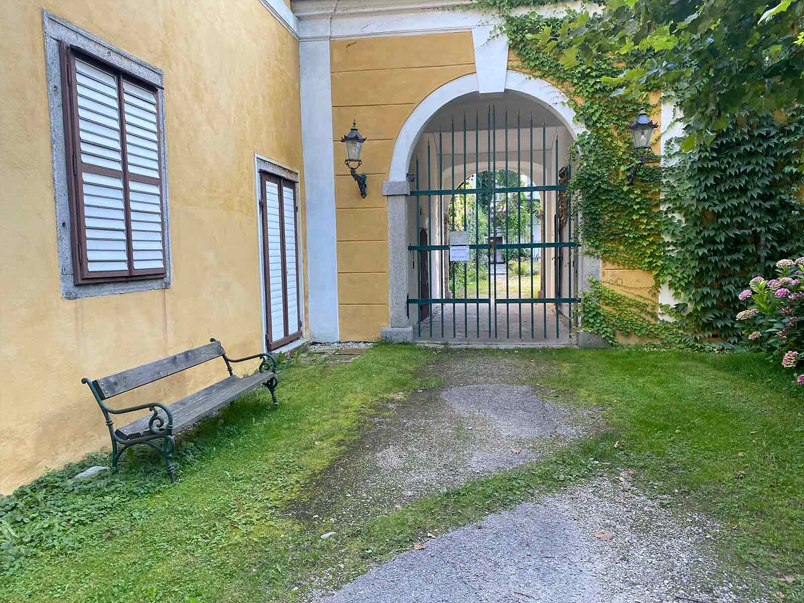 Schloss Aschach, Moto Guzzi V85TT, Moto Guzzi Austria, Motorradclub Guzzisti Montfort Österreich