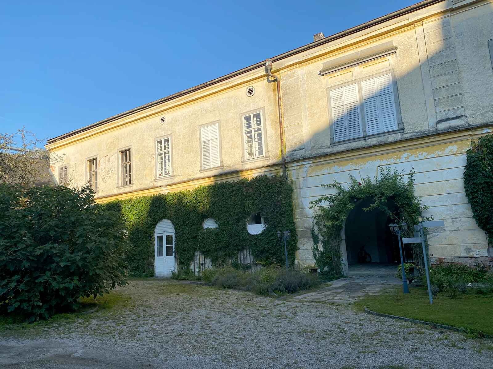 Schloss Aschach, Moto Guzzi V85TT, Moto Guzzi Austria, Motorradclub Guzzisti Montfort Österreich