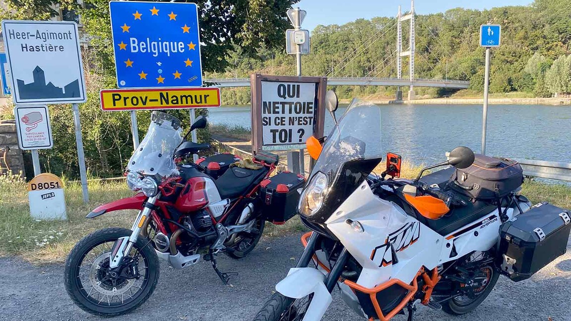 Grenzübergang im Tal der Maas bei Hastière