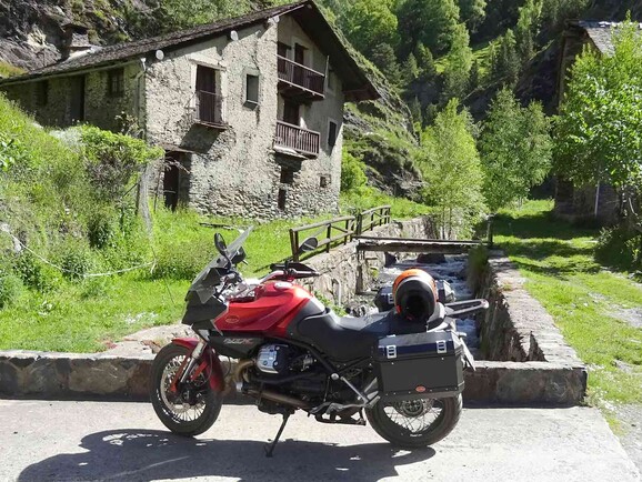 Moto Guzzi Stelvio NTX, Guzzisti Montfort (4)