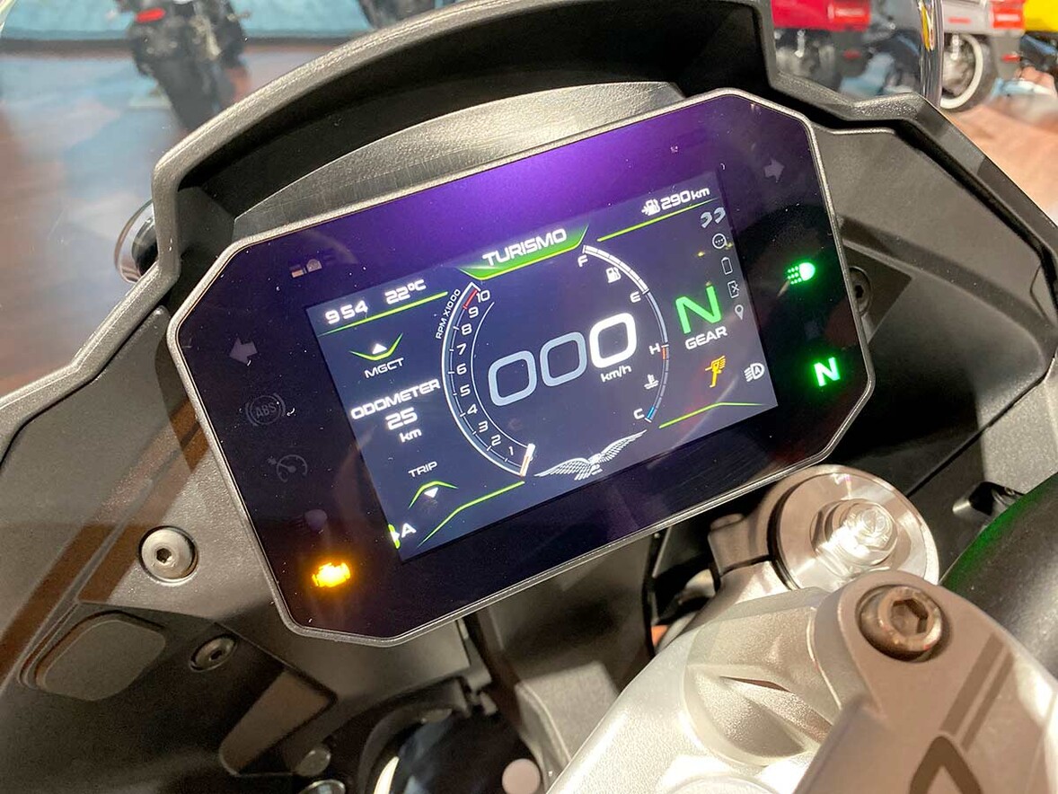 Neu: Moto Guzzi V100 (22)