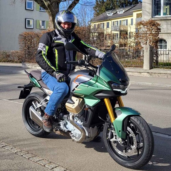 Moto Guzzi V100 Mandello S (2)