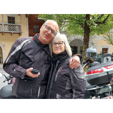 Peter und Sigrid bei der Motorradsegnung Brixen; Foto: P. Eichhorner, 05/2025