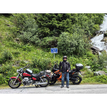 Klaus macht Pause auf der Kaunertaler Gletscherstraße; Foto: K. Matt, 07/2025