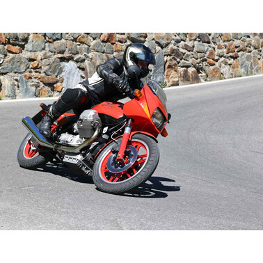 Marco auf Ideallinie in der klassischen Fotokurve auf dem Stelvio; Foto: M. Wachter, 08/2025