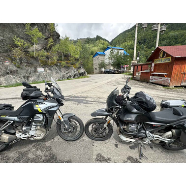 Martha mit Freunden auf den Spuren von Dracula in Rumänien; Foto: M. Winkler, 09/2025