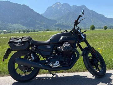Moto Guzzi V7 Stone